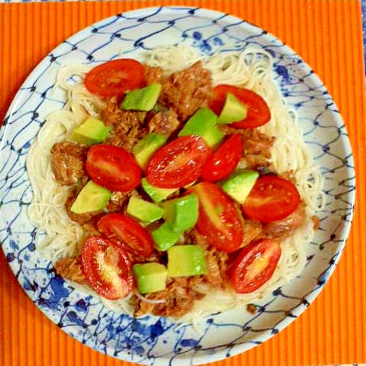 鯖缶とアボガドとトマトの素麺♪